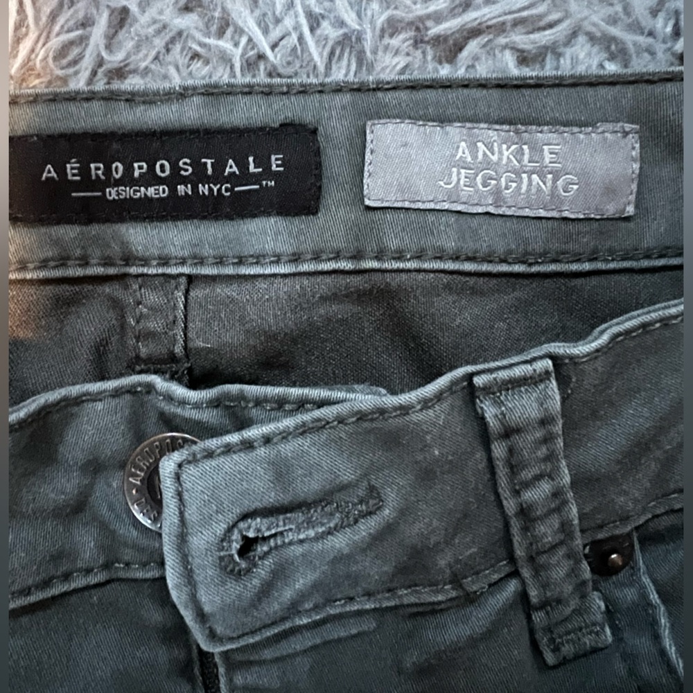 Aeropostale Ankle Jegging/jeans. Olive green. Smoke free home